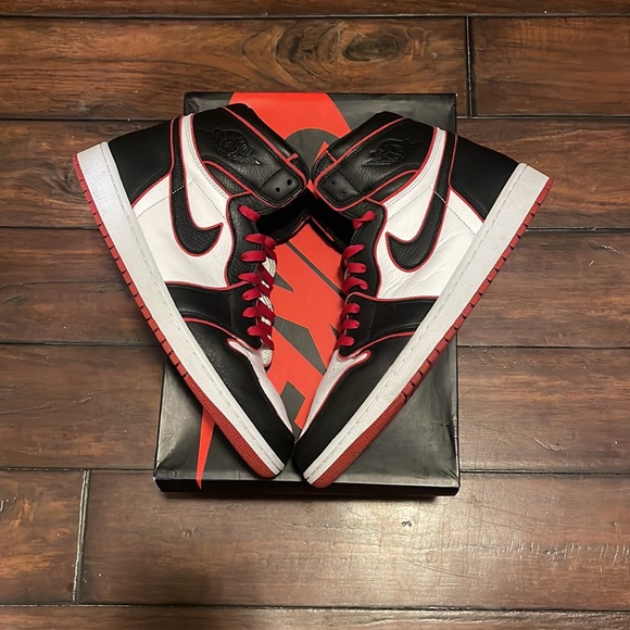 Air Jordan 1 Retro High Bloodline - Picture 5 of 6